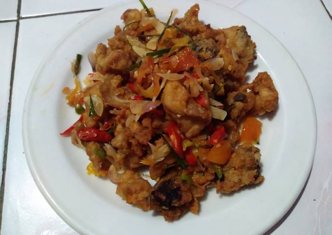 Ayam goreng tepung sambel matah