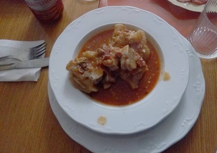 Manitas de cerdo con salsa picante