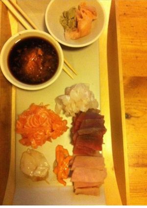 Une photo de Plateau de sashimis maison gingembre et wasabi
