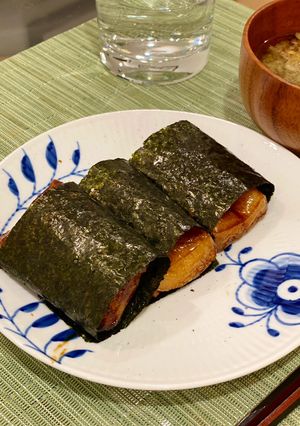 A picture of Isobe Yaki - Japanese grilled rice cake with soy sauce, sugar and seaweed.