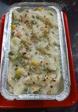 A picture of White Sauce Pasta.