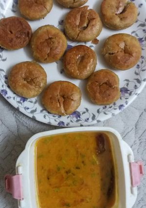 A picture of Daal and pan fried bafla.