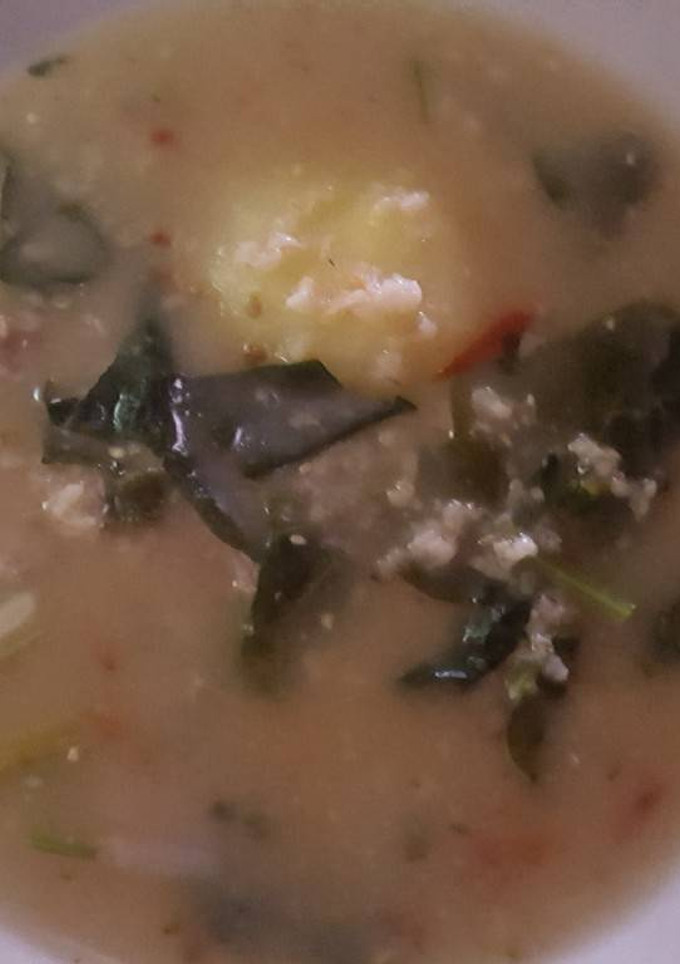 Una foto de Sopa de trigo con carne de cordero y espinaca