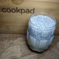 A picture of Elaichi Chia milk.