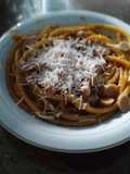 Long macaroni with acehnesse sauce