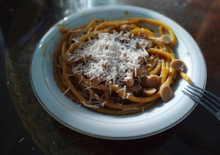 Long macaroni with acehnesse sauce