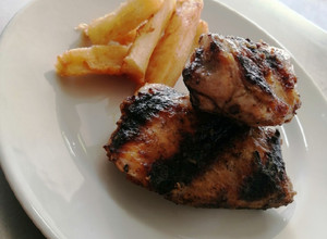 Una foto de Pollo a las brasas estilo árabe