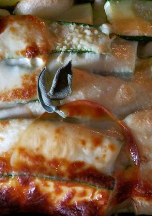 Foto di Parmigiana bianca zucchine e provola☺