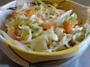 Una foto de ensalada de camote
