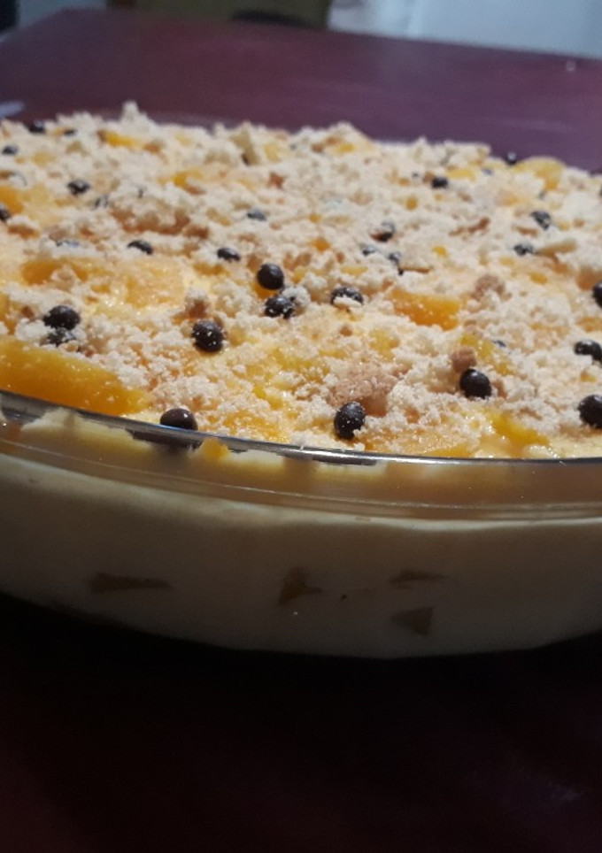Una foto de Postre con vainillas y durazno!!