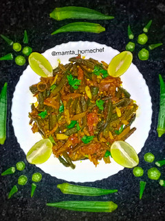 ભીંડી મસાલા (Bhindi Masala Recipe In Gujarati) રેસીપી મુખ્ય ફોટો