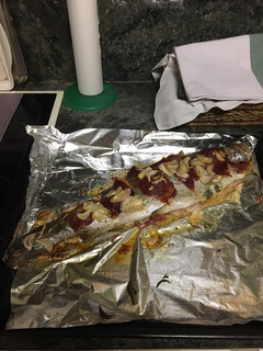 Una foto de Trucha al horno con chalotas y jamón