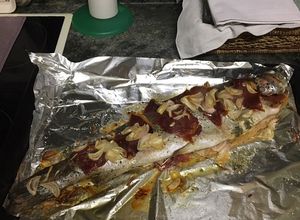 Foto principal de Trucha al horno con chalotas y jamón