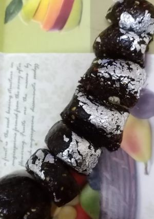 A picture of Date & Rasin roll.