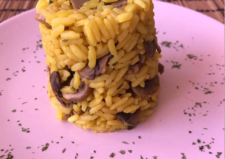 arroz blanco con champinones al ajillo