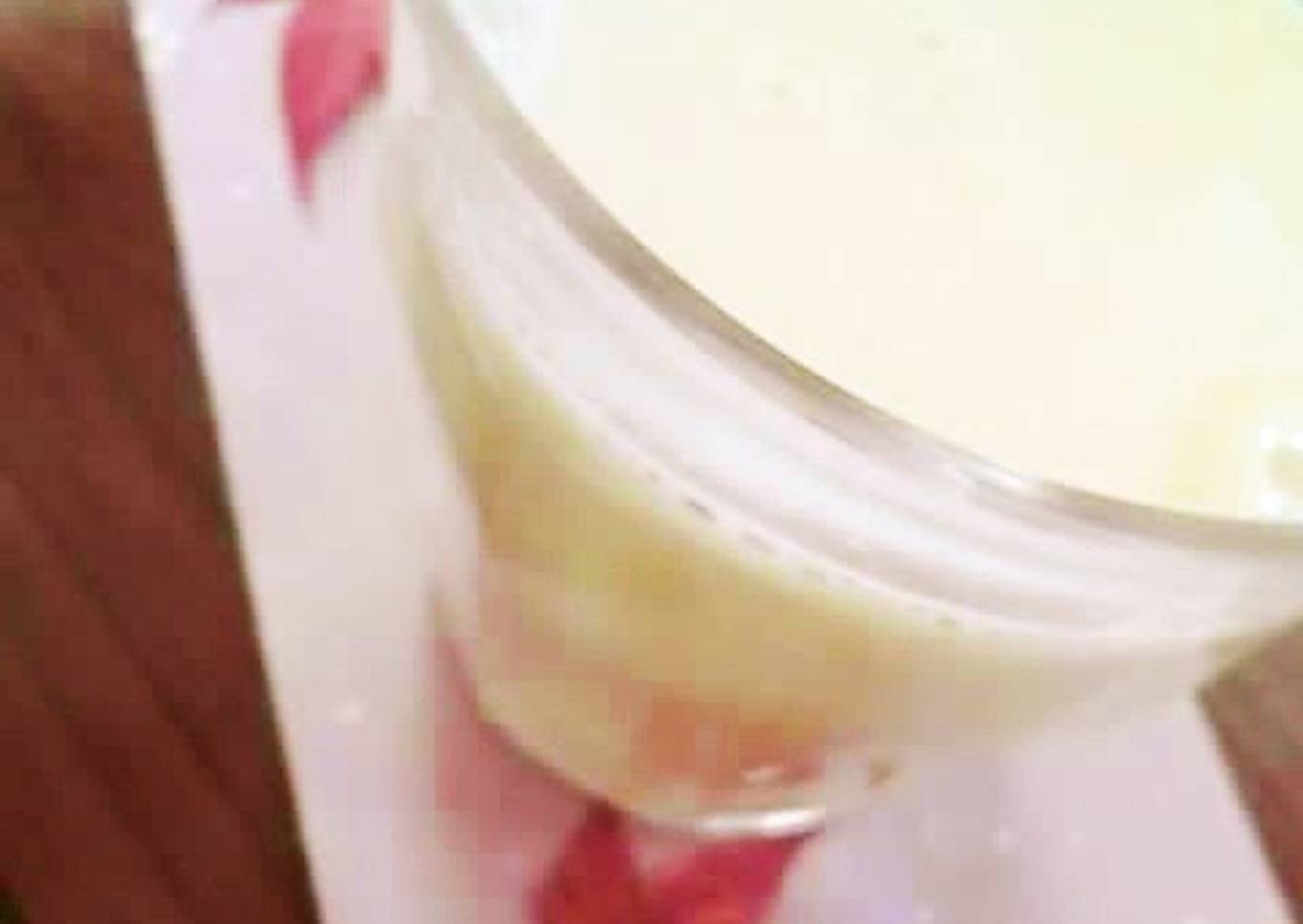 Simple and healthy apple juice made from pure soy milk
