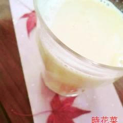 A picture of Simple & Healthy: Soy Milk Apple Juice.