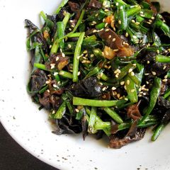 A picture of Garlic Chives & Black Fungus.