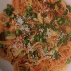 A picture of Garlic-Tomato Pasta With Peas.