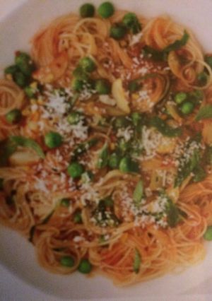A picture of Garlic-Tomato Pasta With Peas.