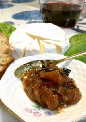 A picture of Jonathan Apple and Spicy Banana Chutney.
