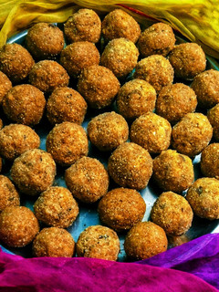 ड्राई फ्रूट्स गोंद लड्डू (dry fruits gond ladoo recipe in Hindi) रेसिपी मुख्य फोटो