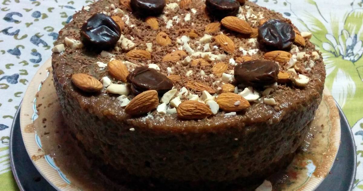 Flourless Caramel Nut Cake With Chocolate And Vanilla Cream Layers
