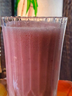 स्ट्रॉबेरी मिल्क शेक (strawberry milkshake recipe in Hindi) रेसिपी मुख्य फोटो