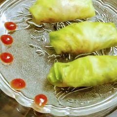 A picture of Steamed cabbage rolls.