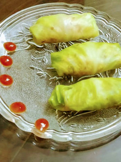 A picture of Steamed cabbage rolls.