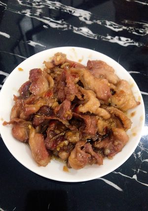 Hình của món Thịt heo chiên mặn ngọt.