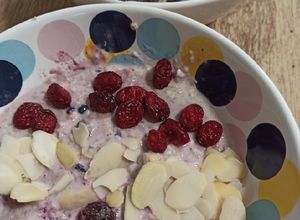Una foto de Porridge frío / copos de avena para toda la familia (BLW)