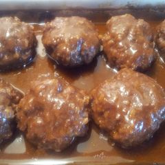A picture of Salisbury steak.