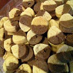 A picture of Two tone peanut butter cookies.