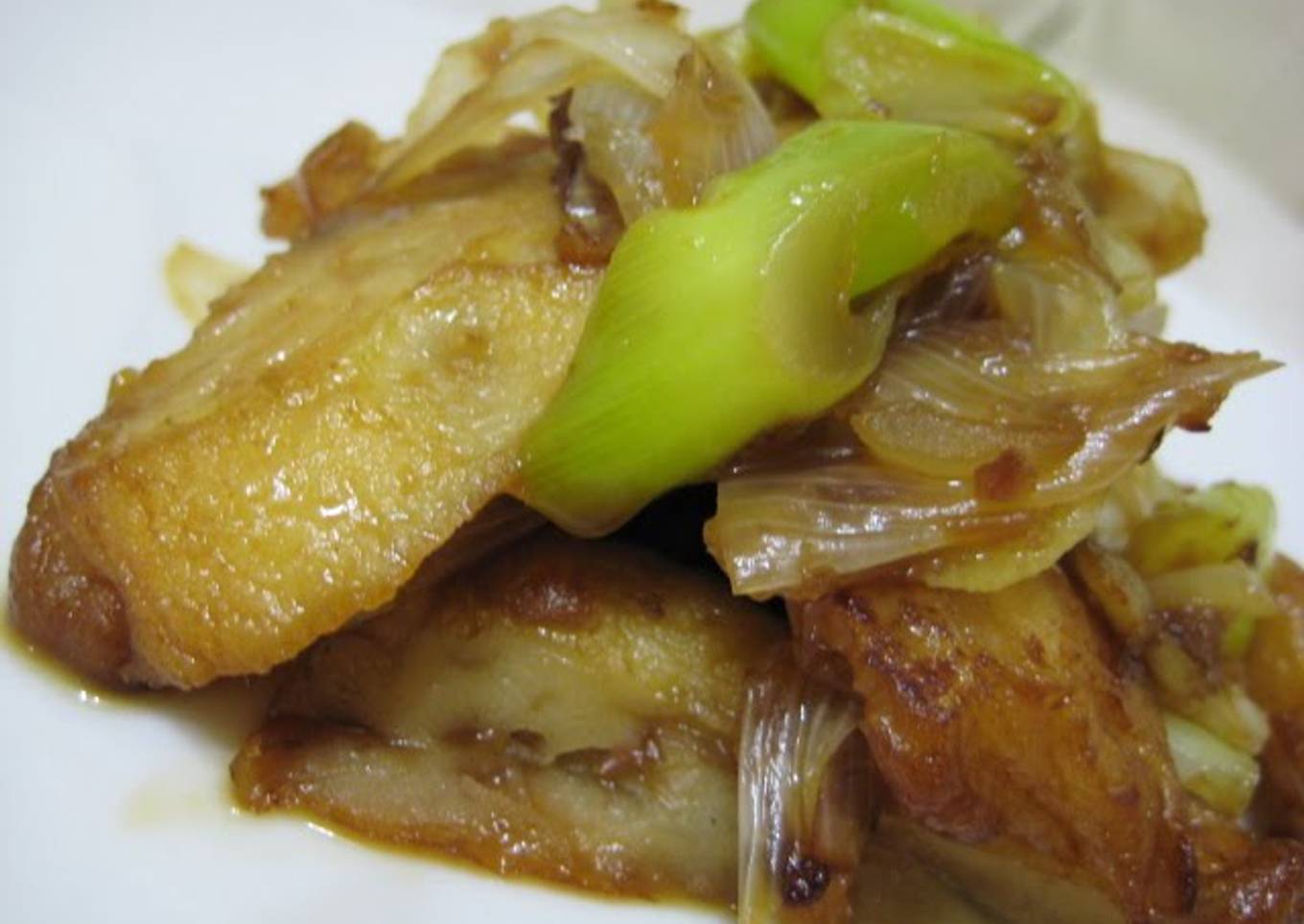 Satsuma-Age and Leek Stir-Fry