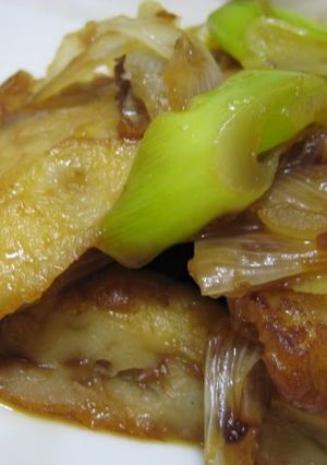 A picture of Satsuma-Age and Leek Stir-Fry.
