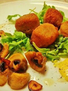 Una foto de Croquetas de champiñones y foie