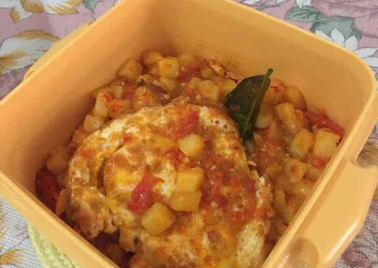 Langkah Mudah untuk Menyiapkan Balado kentang telur mudah dan simpel yang Bikin Ngiler