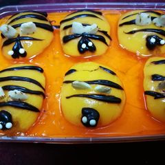 A picture of Honey Bee Orange Jello dessert.
