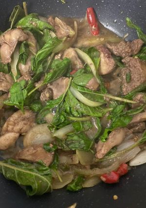 รูปของ กะเพราตับไก่