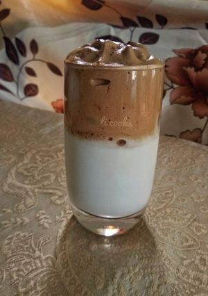 A picture of Dalgona coffee.