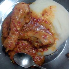 A picture of spicy orange chicken.