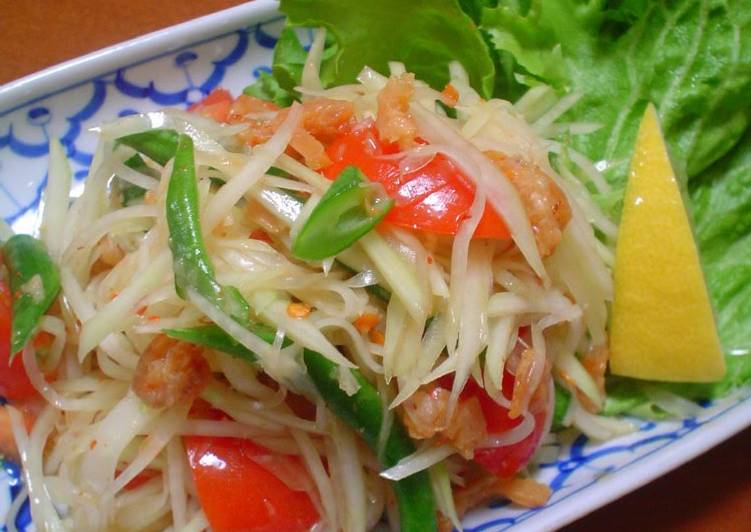 Recipe of Homemade Som Tum (Thai Green Papaya Salad)