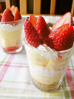 A picture of Strawberry and Custard Parfait.