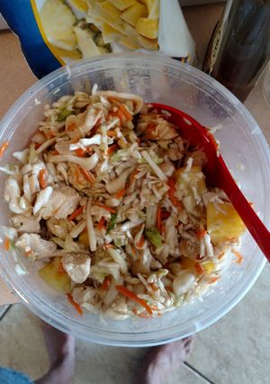 A picture of Crunchy Oriental Chickens Salad.