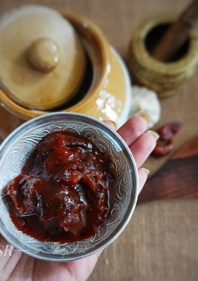 A picture of Dates pickle.