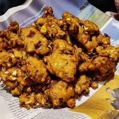 A picture of Pakudi (pakodas).