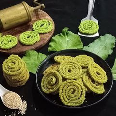 A picture of Ground rice Spinach chakli.