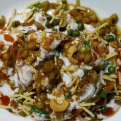 A picture of Aloo tikki Chat.