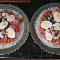 Pancit Palabok(Filipino Fiesta Noodles) A picture of Pancit Palabok(Filipino Fiesta Noodles).